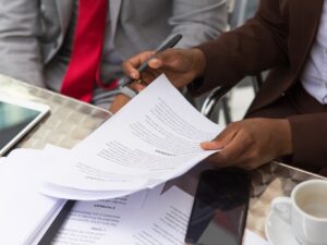 businessman-consulting-legal-expert_74855-1103.jpg